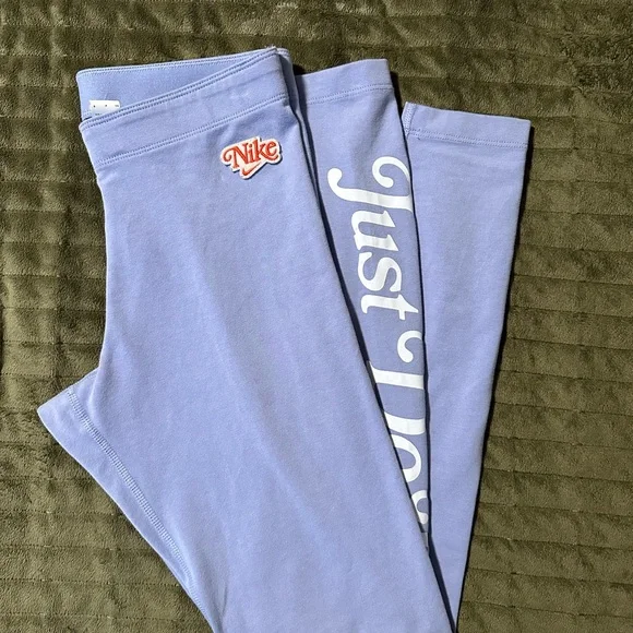 Nike Cropped Lavender Leggings - Picture 2 of 6